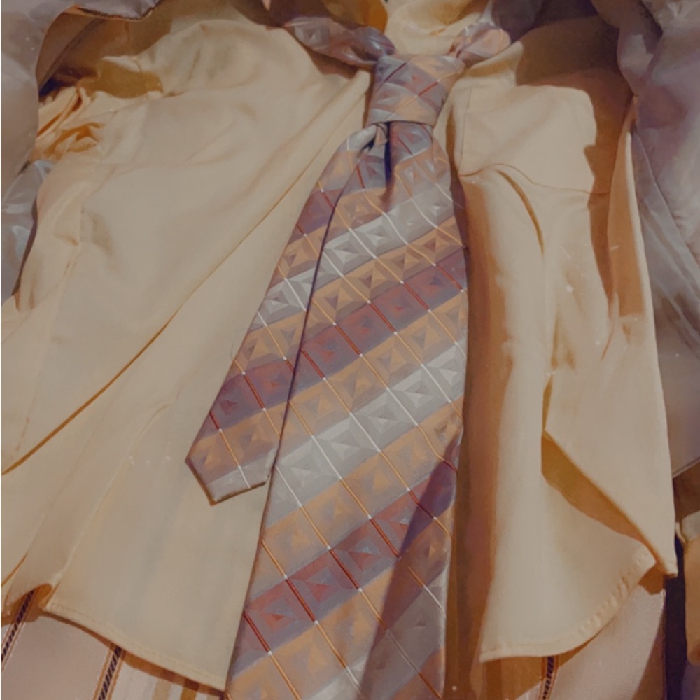 Size 10 and was only wore once.